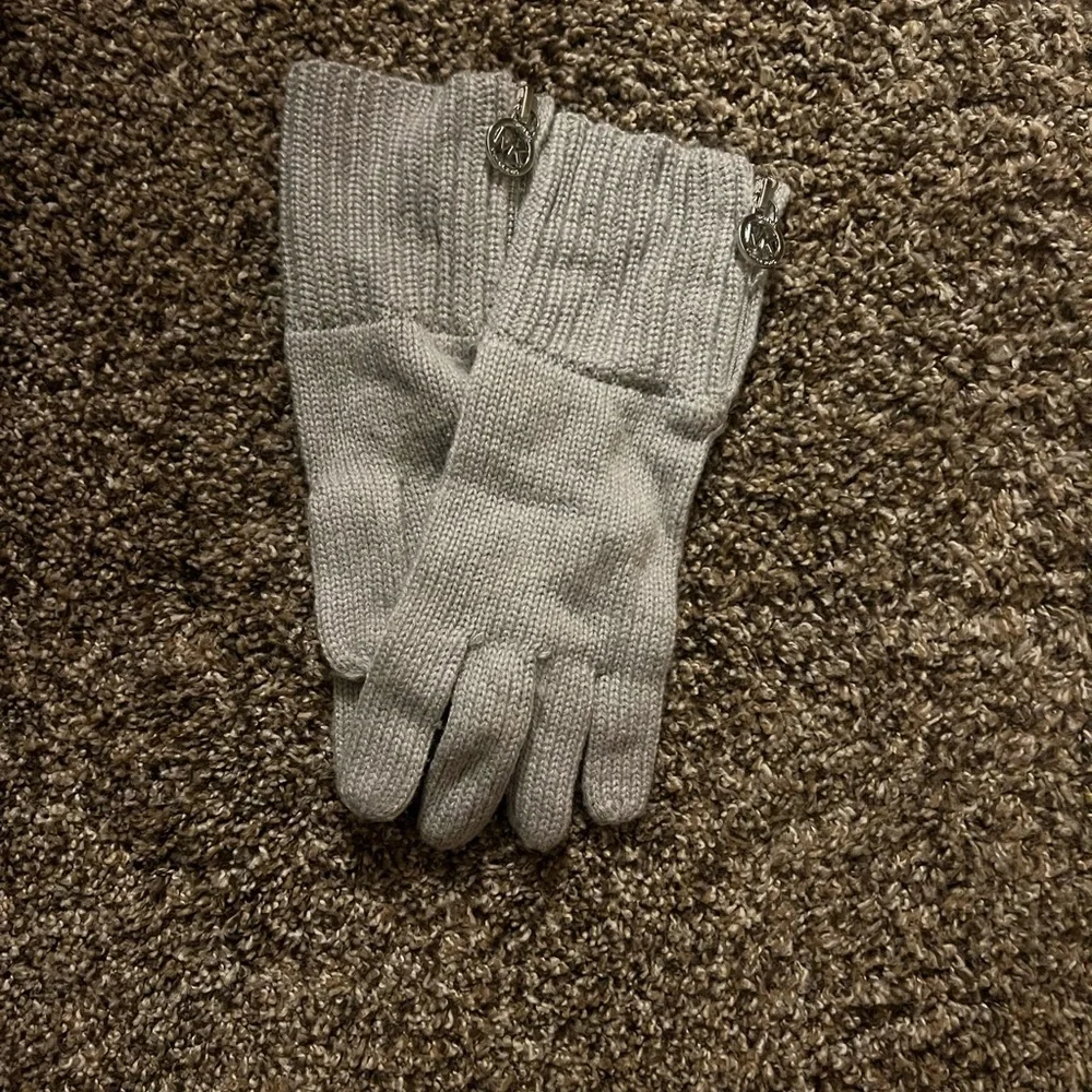 Michael Kors Scarf, Hat and Matching gloves! - Picture 2 of 5